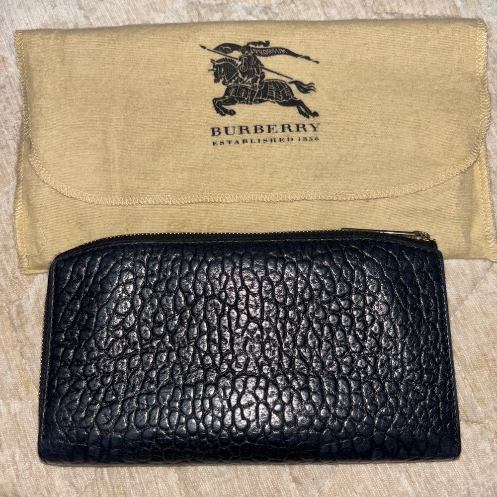Stunning Burberry, black pebbled leather wallet, w/dustbag. - Picture 3 of 5
